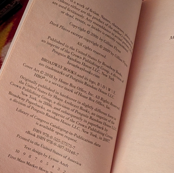 Sharp Objects Paperback - Picture 3 of 4